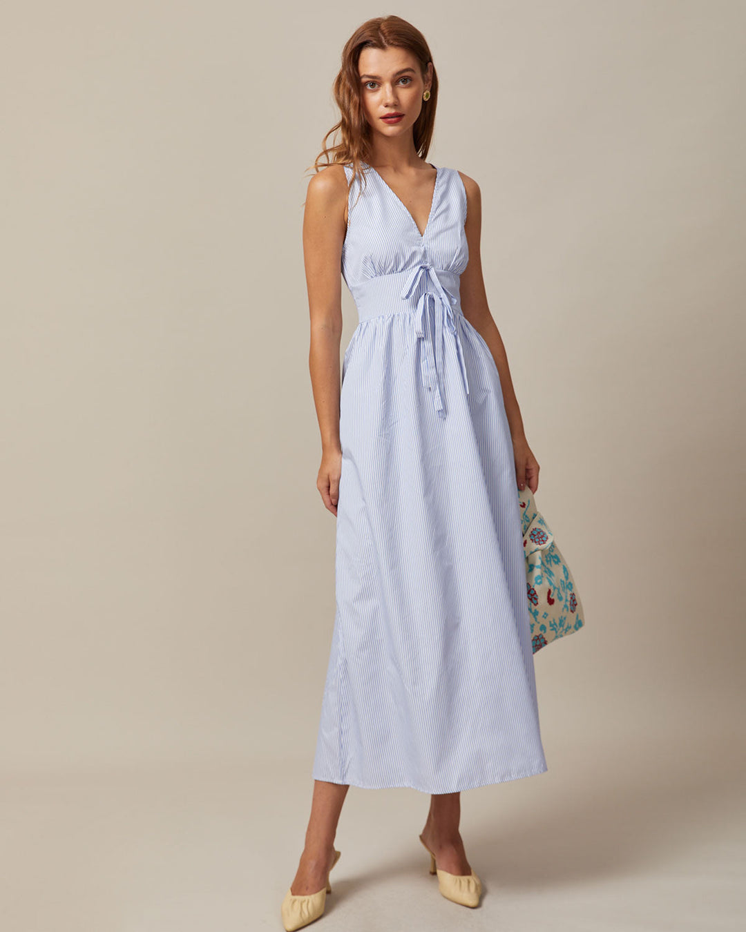 El Vestido Maxi Rayado con Escote en V y Fruncido Azul