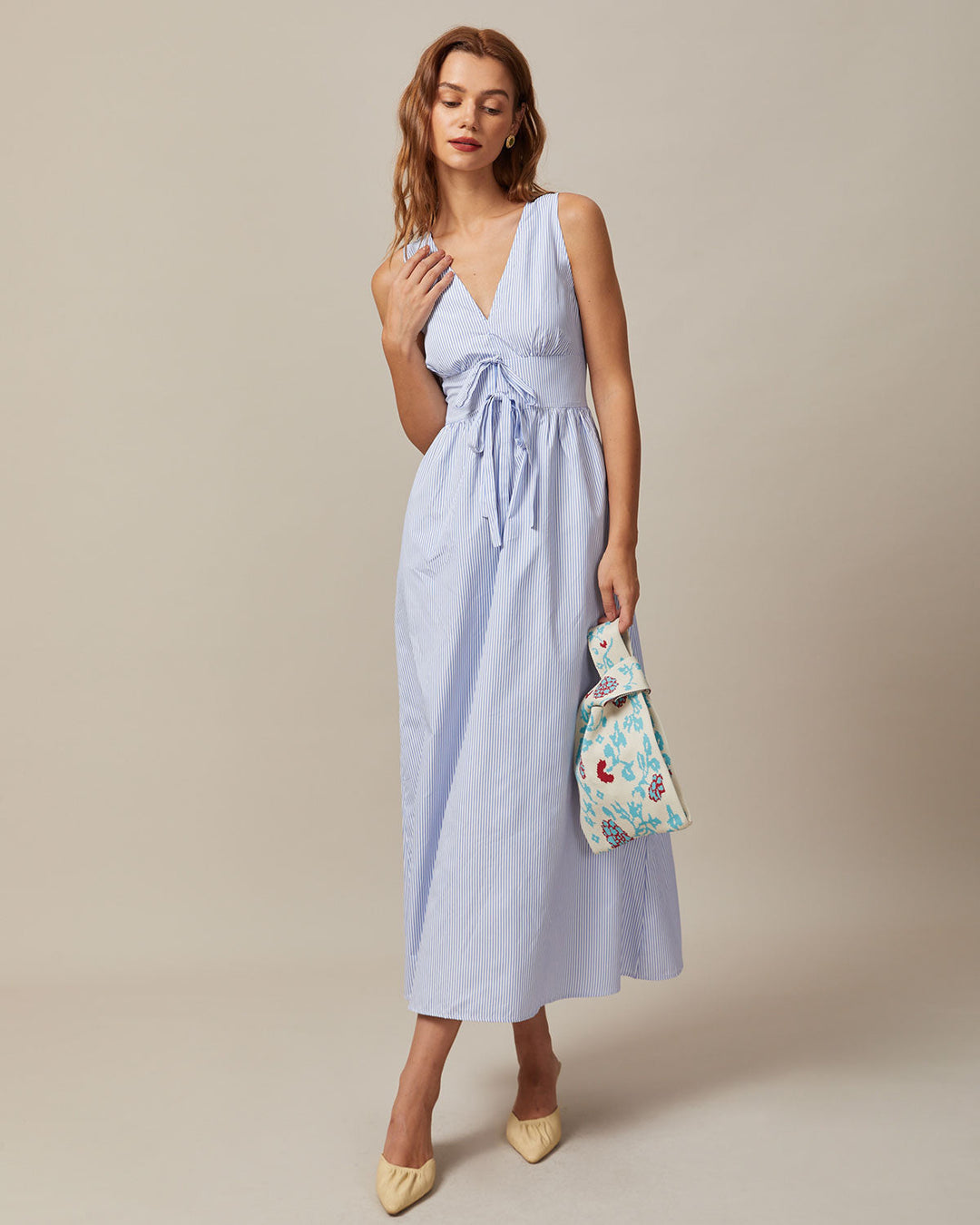 El Vestido Maxi Rayado con Escote en V y Fruncido Azul
