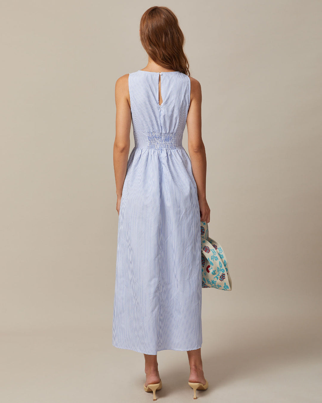 El Vestido Maxi Rayado con Escote en V y Fruncido Azul