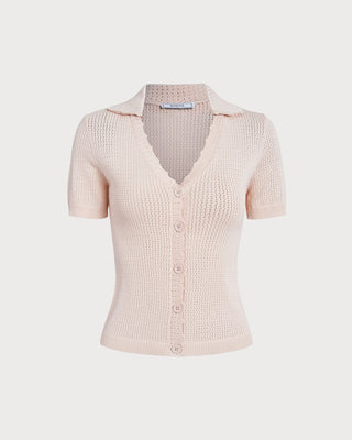 La camiseta de punto con cuello en V y botones en color nude