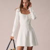 El Vestido Mini de Suéter de Cuello Cuadrado Blanco