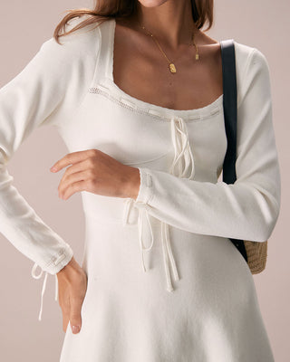 El Vestido Mini de Suéter de Cuello Cuadrado Blanco