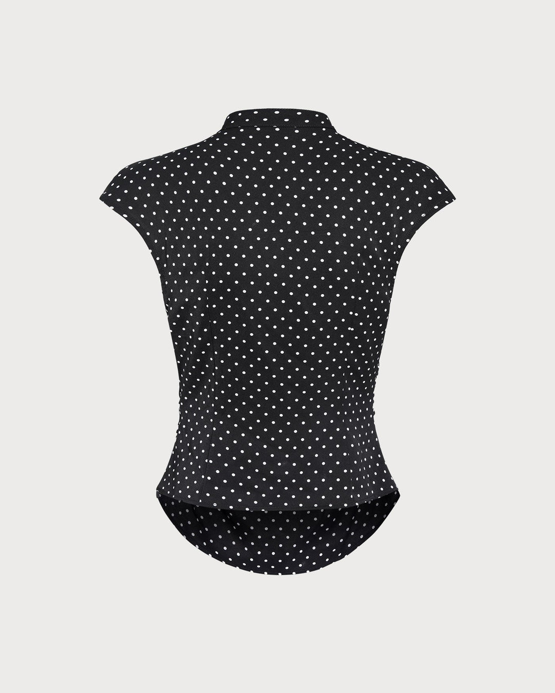 Camiseta de Cuello Mandarín con Lunares Negros