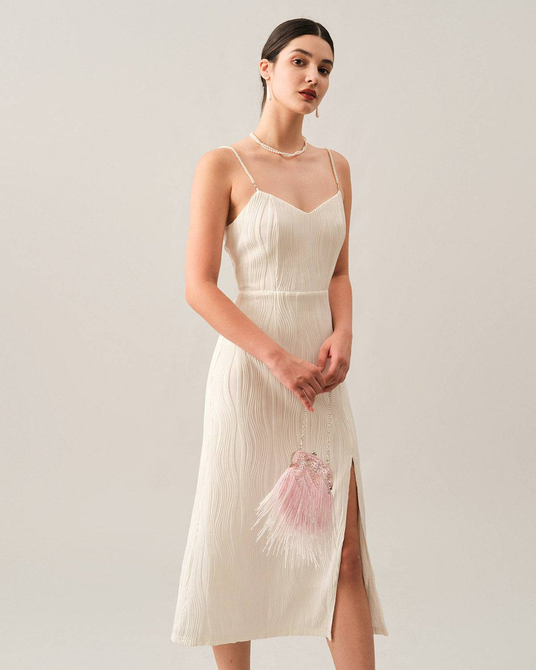 El Vestido Midi con Tirantes de Perlas Texturizados en Olas
