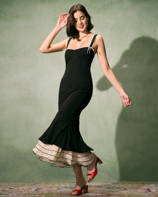 El Vestido Largo Ajustado con Escote Corazón Negro