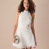 El Vestido Mini de Cuello Alto con Cinta Blanca