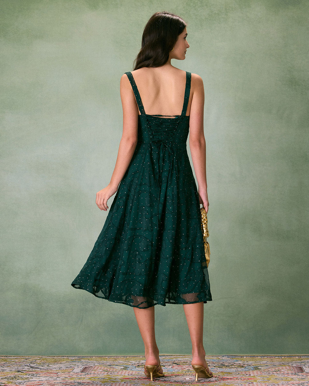 El Vestido Midi Jacquard Verde con Escote Cuadrado