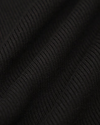 Vestido de Suéter Negro con Mangas de Campana en Contraste