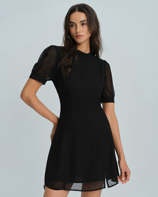 Vestido Mini Negro con Cuello Alto