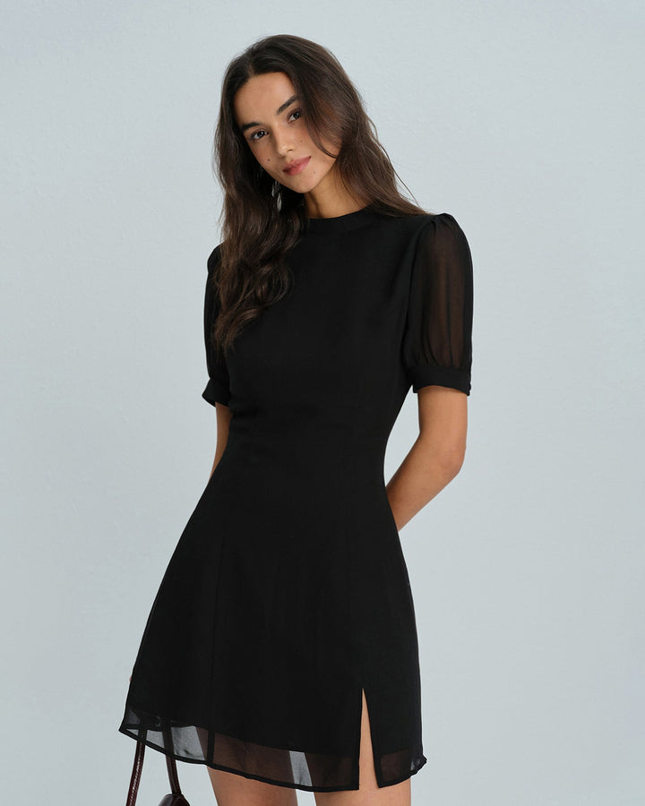 Vestido Mini Negro con Cuello Alto