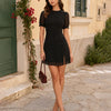 Vestido Mini Negro con Cuello Alto