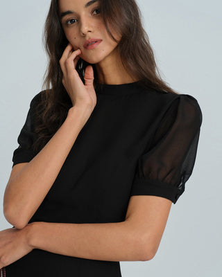 Vestido Mini Negro con Cuello Alto