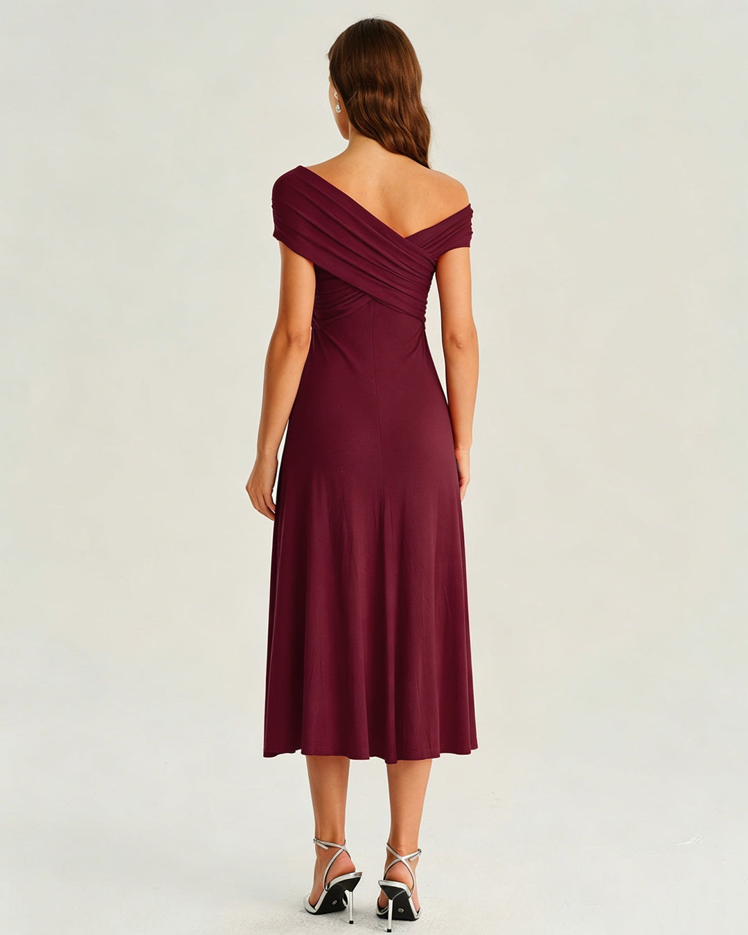 Vestido Midi Arrugado de Un Hombro en Rojo Vino