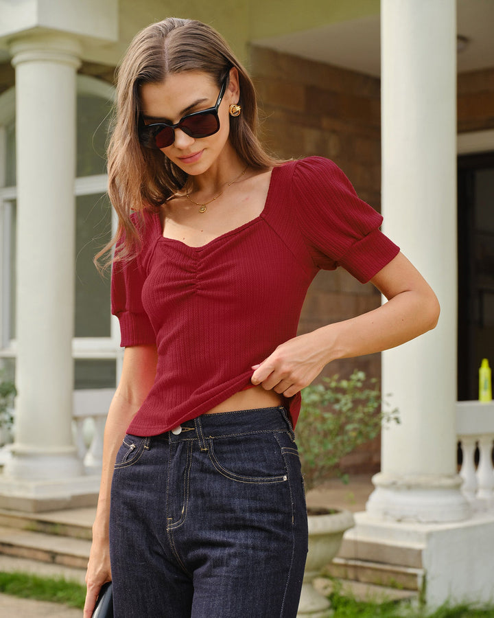 Camiseta Roja de Cuello en V con Mangas de Linterna