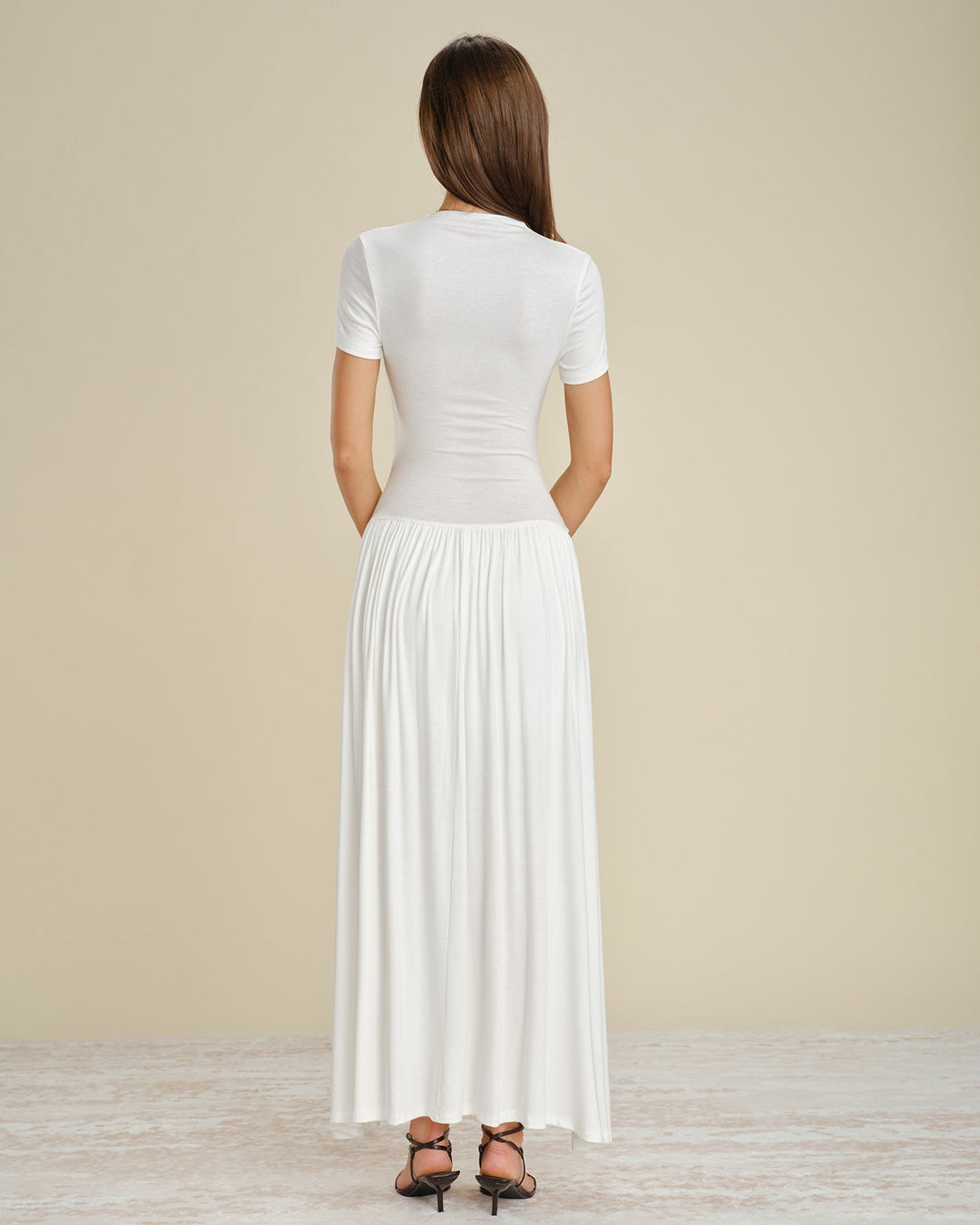 Vestido Maxi Blanco con Encaje y Corte en V