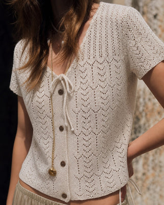 Cárdigan de Punto Texturizado Beige con Cuello en V y Botones