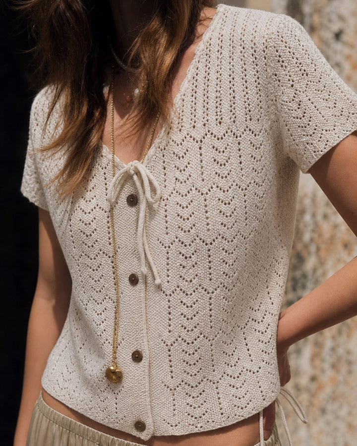 Cárdigan de Punto Texturizado Beige con Cuello en V y Botones