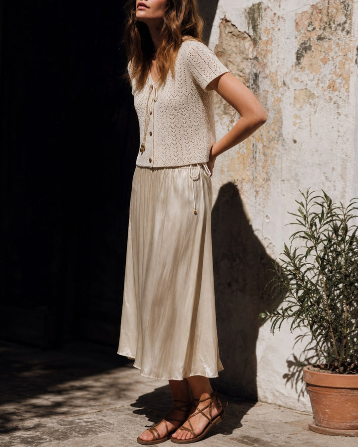 Cárdigan de Punto Texturizado Beige con Cuello en V y Botones