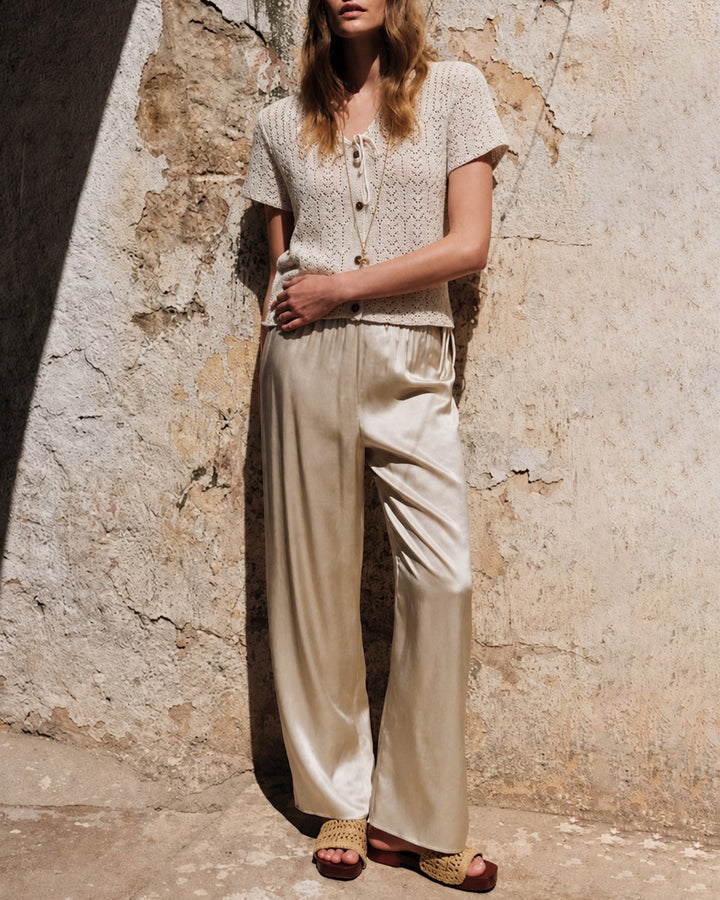 Cárdigan de Punto Texturizado Beige con Cuello en V y Botones