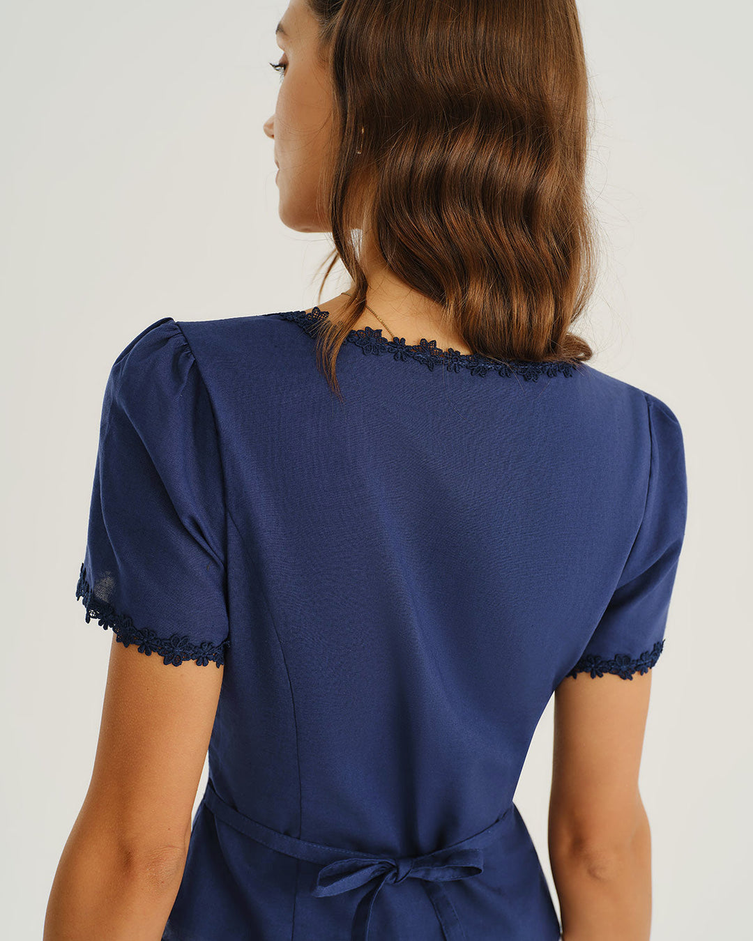 Blusa de Botones de Cuello Cuadrado en Azul Marino