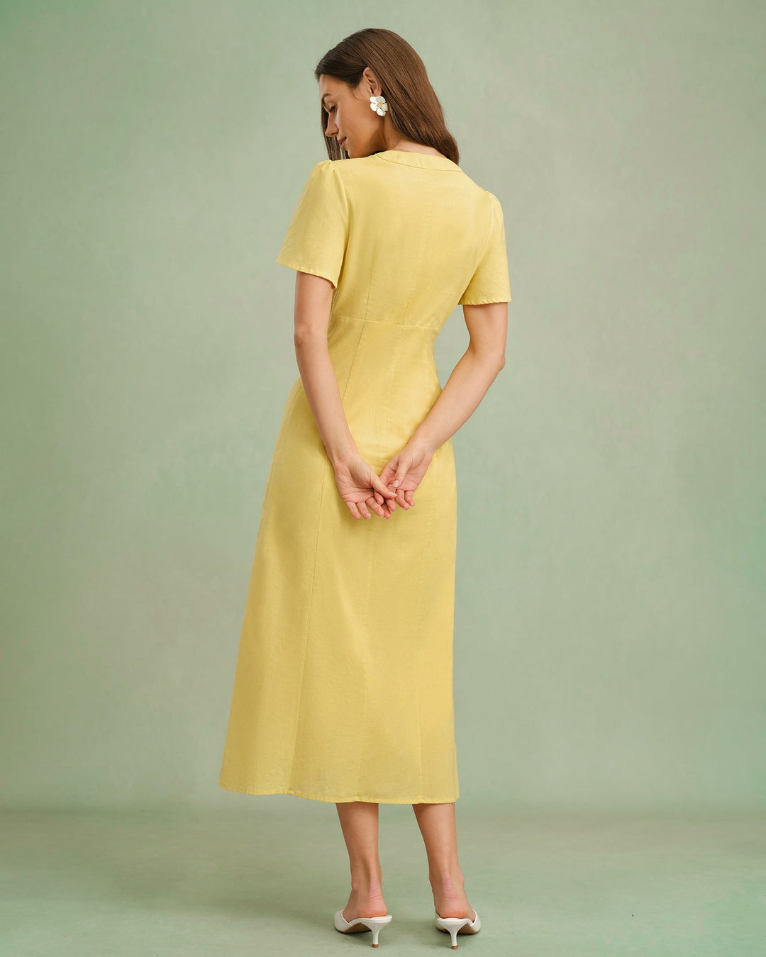 Vestido Midi Amarillo con Botones y Cuello en V