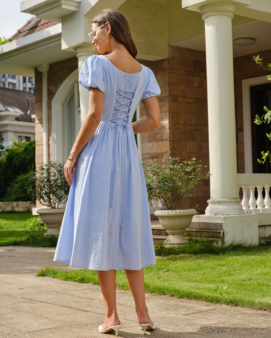 Vestido Midi con Cuello Cuadrado, Mangas Abullonadas y Cinturón Azul