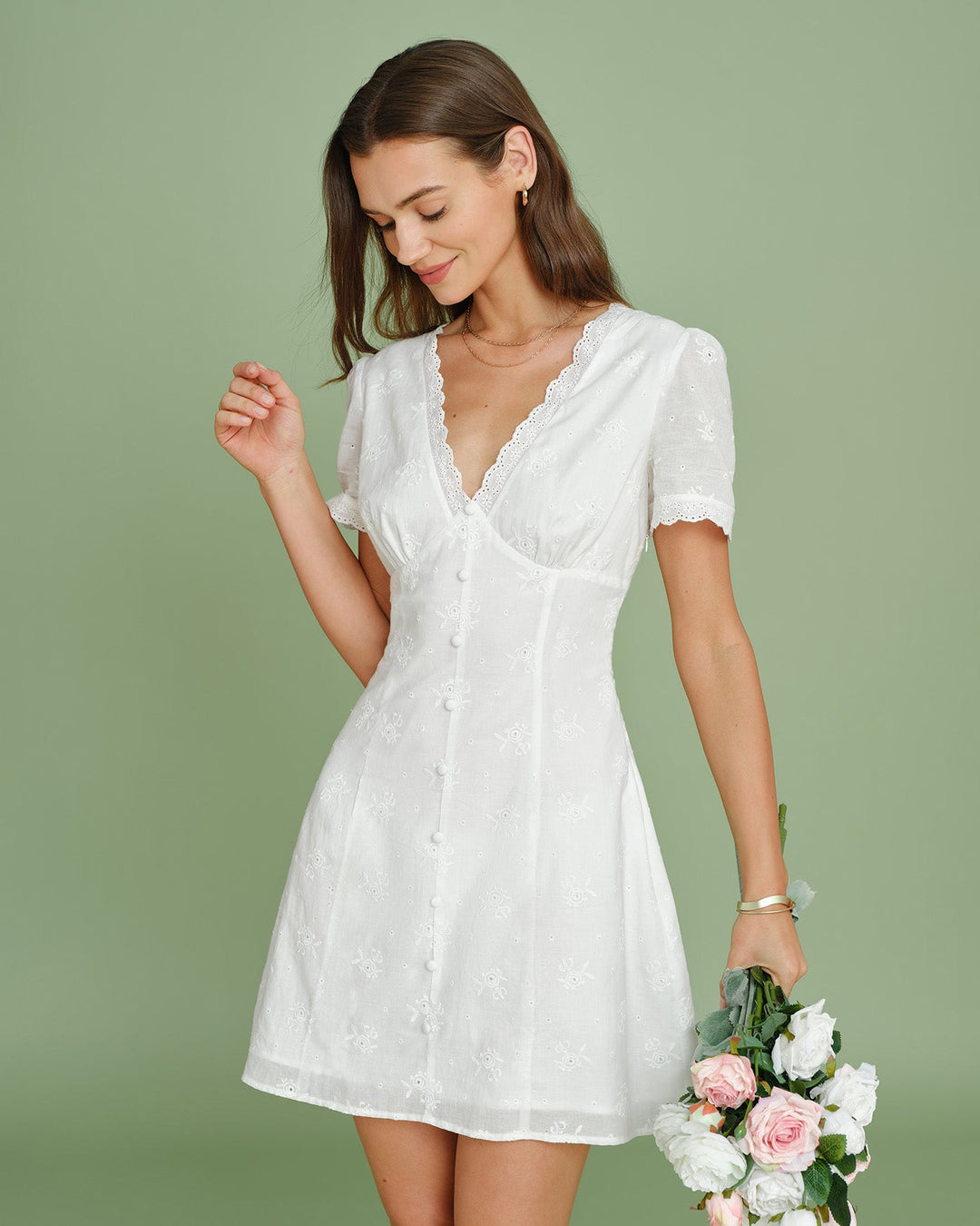 Vestido Mini de Encaje con Bordado y Cuello en V Blanco