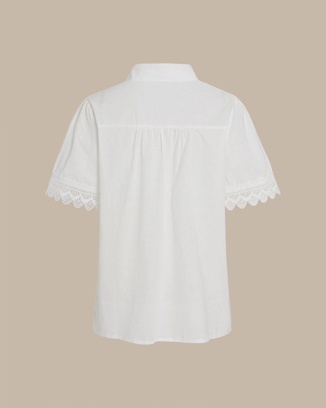 Camisa de Botón con Detalles en Blanco