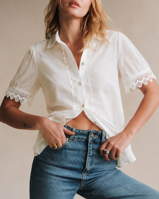 Camisa de Botón con Detalles en Blanco