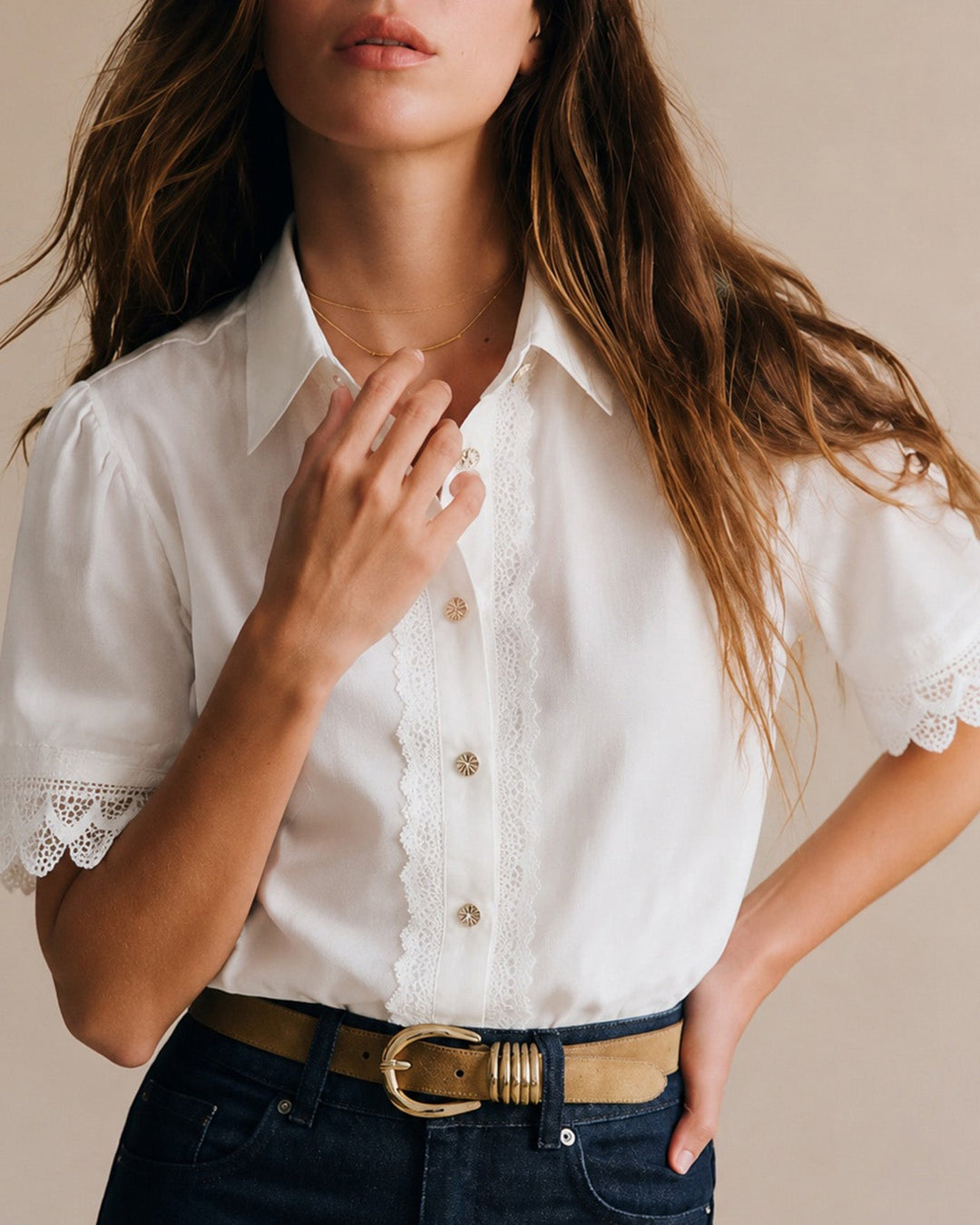 Camisa de Botón con Detalles en Blanco