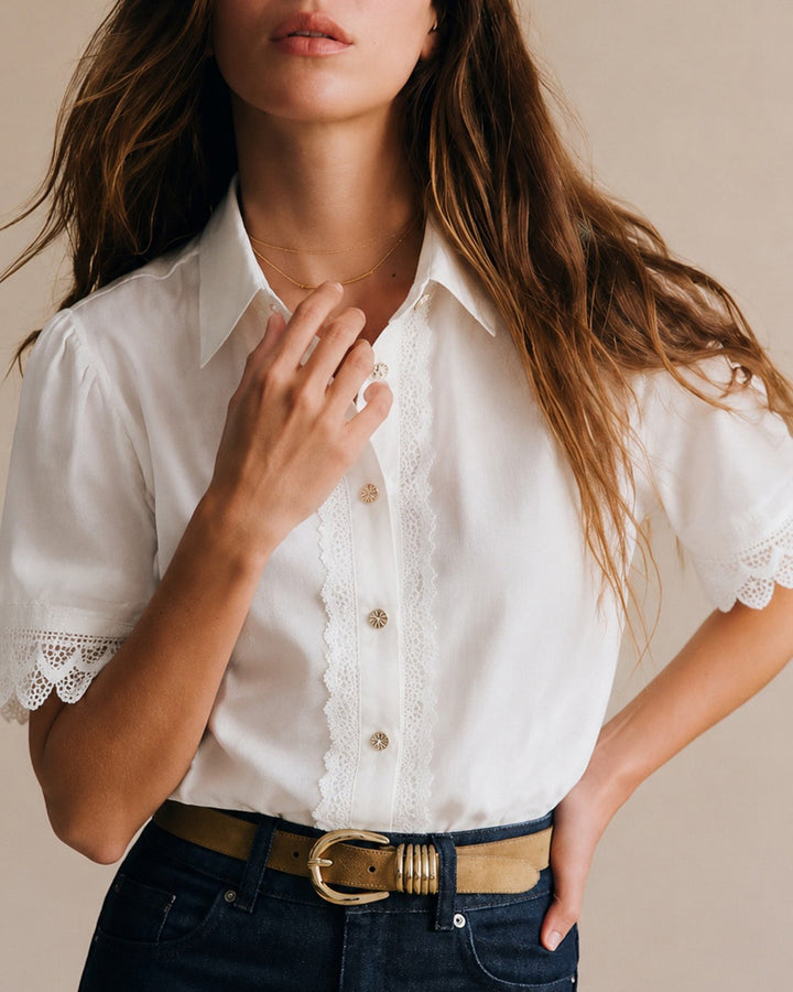 Camisa de Botón con Detalles en Blanco