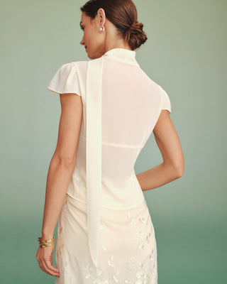 Blusa de Chifón con Cuello Alto y Botones en Albaricoque