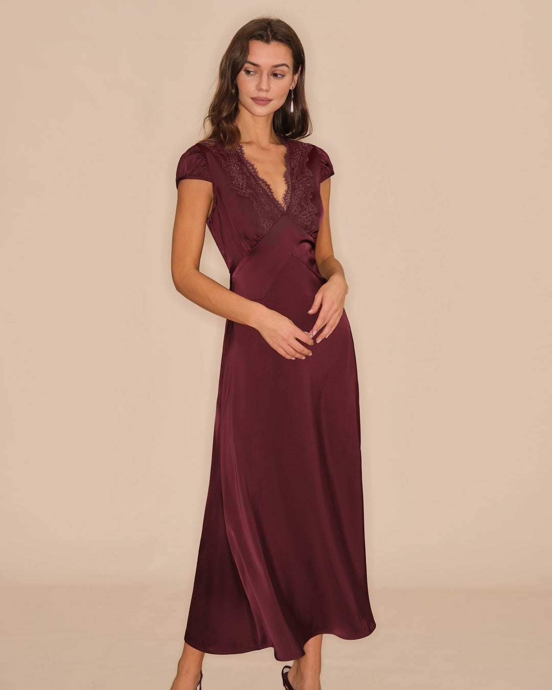 Vestido Maxi de Encaje V en Rojo Vino