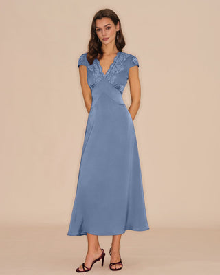 Vestido Maxi de Encaje con Cuello en V Azul