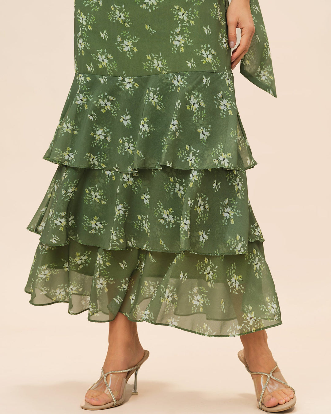 Vestido Maxi Floral con Volantes y Escote en V Verde