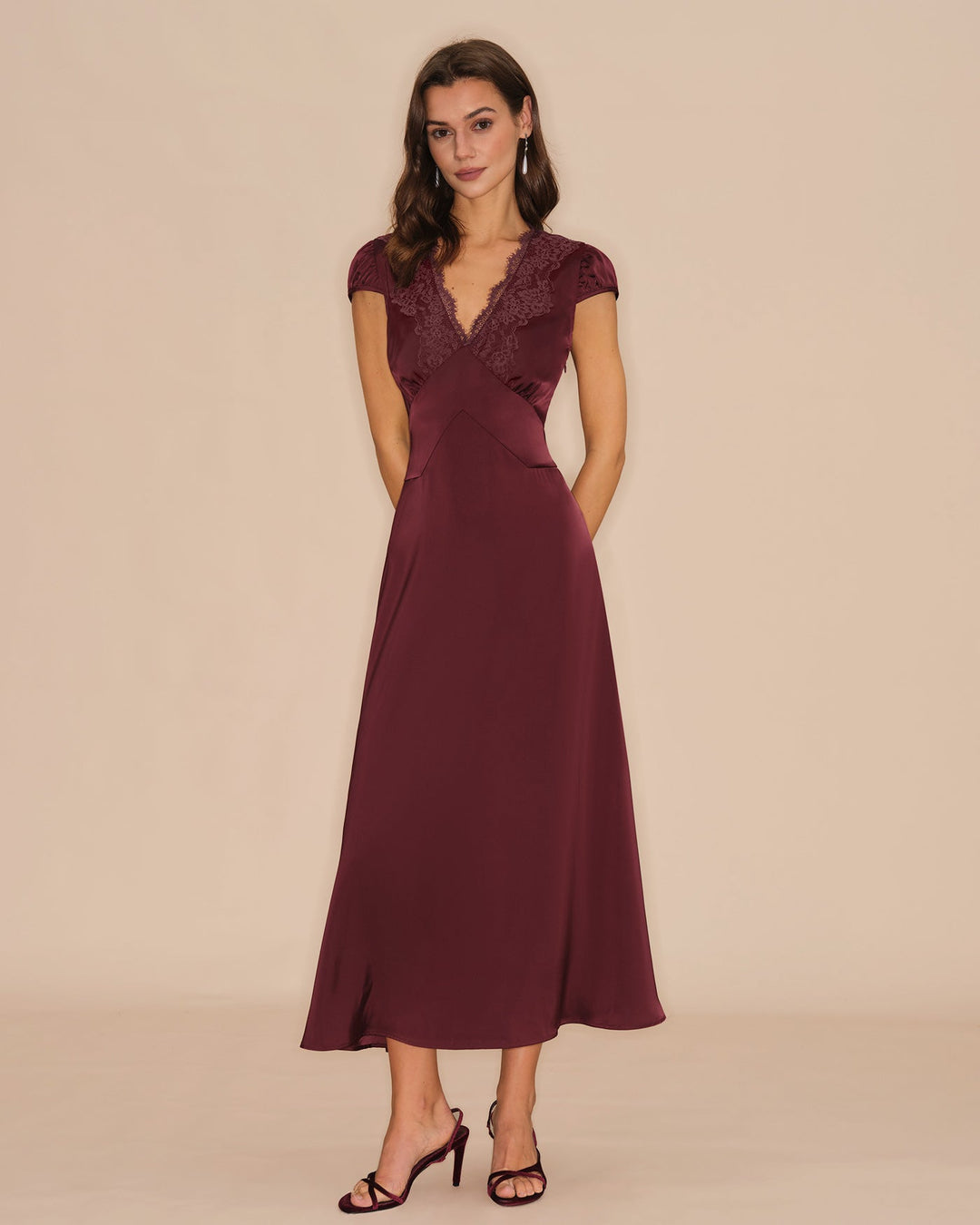 Vestido Maxi de Encaje V en Rojo Vino