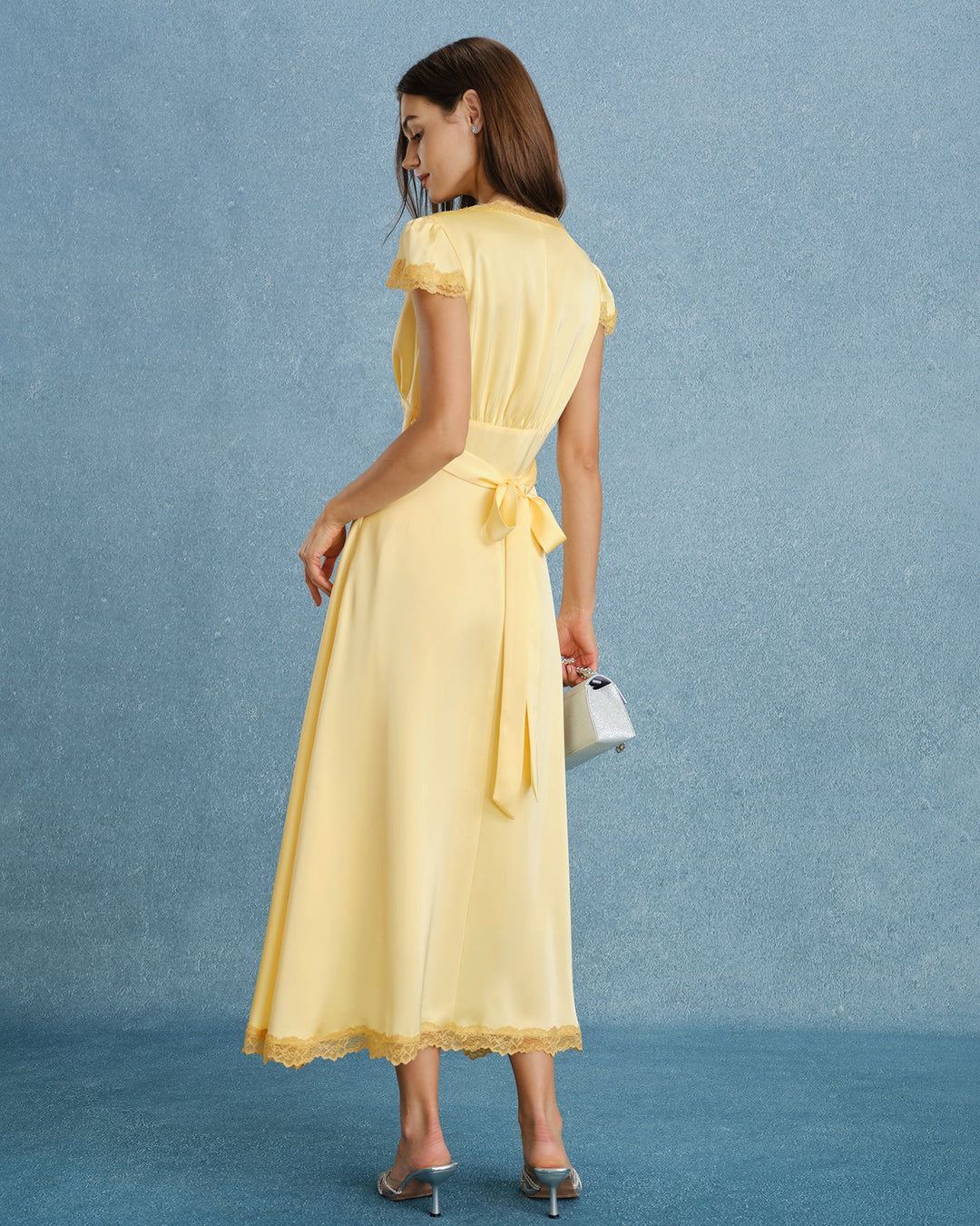 Vestido Maxi con Encaje y Escote en V Amarillo