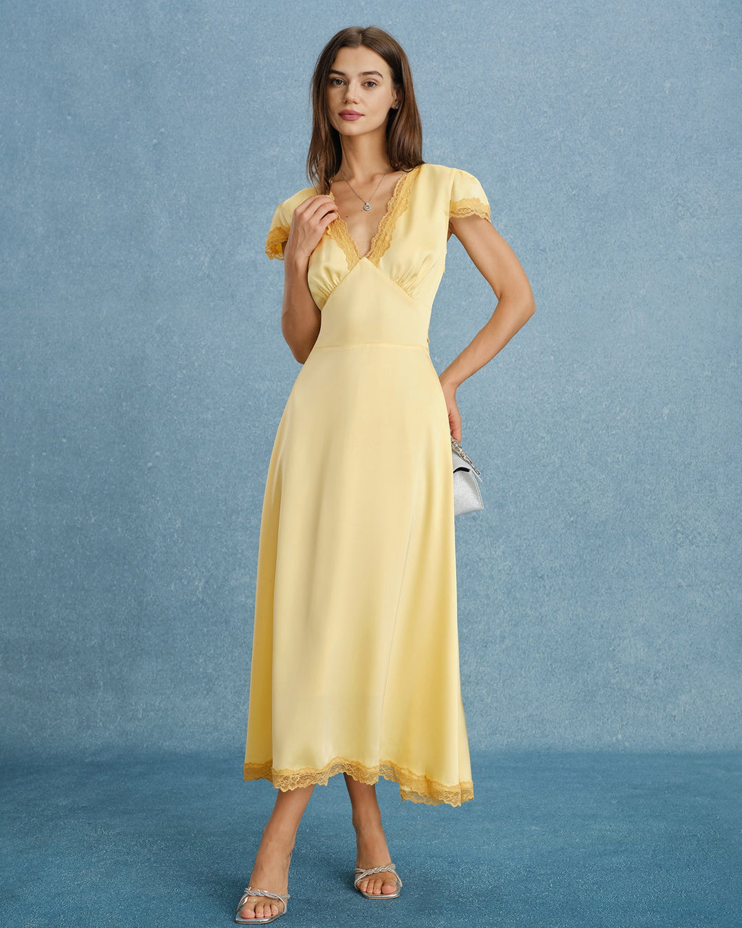 Vestido Maxi con Encaje y Escote en V Amarillo