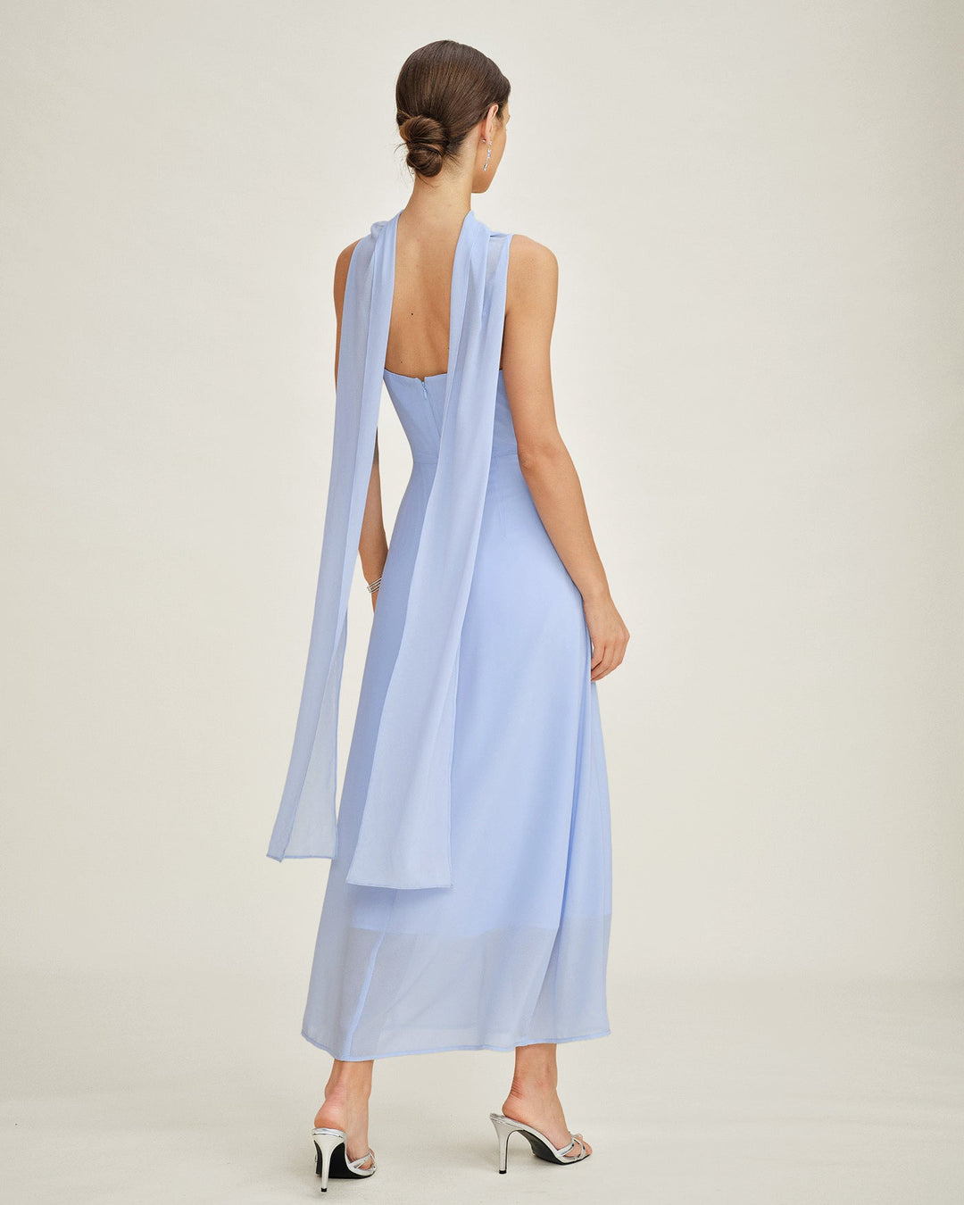 Vestido Maxi de Chiffon con Cuello de Cowl y Tirantes Azules
