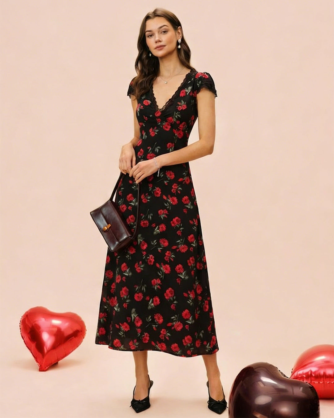 Vestido Maxi Negro con Flores y Escote en V