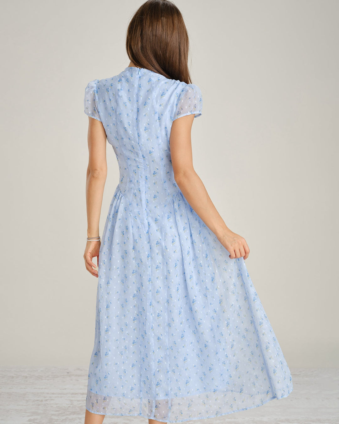 Vestido Maxi de Chifón Floral con Cuello Mock Azul