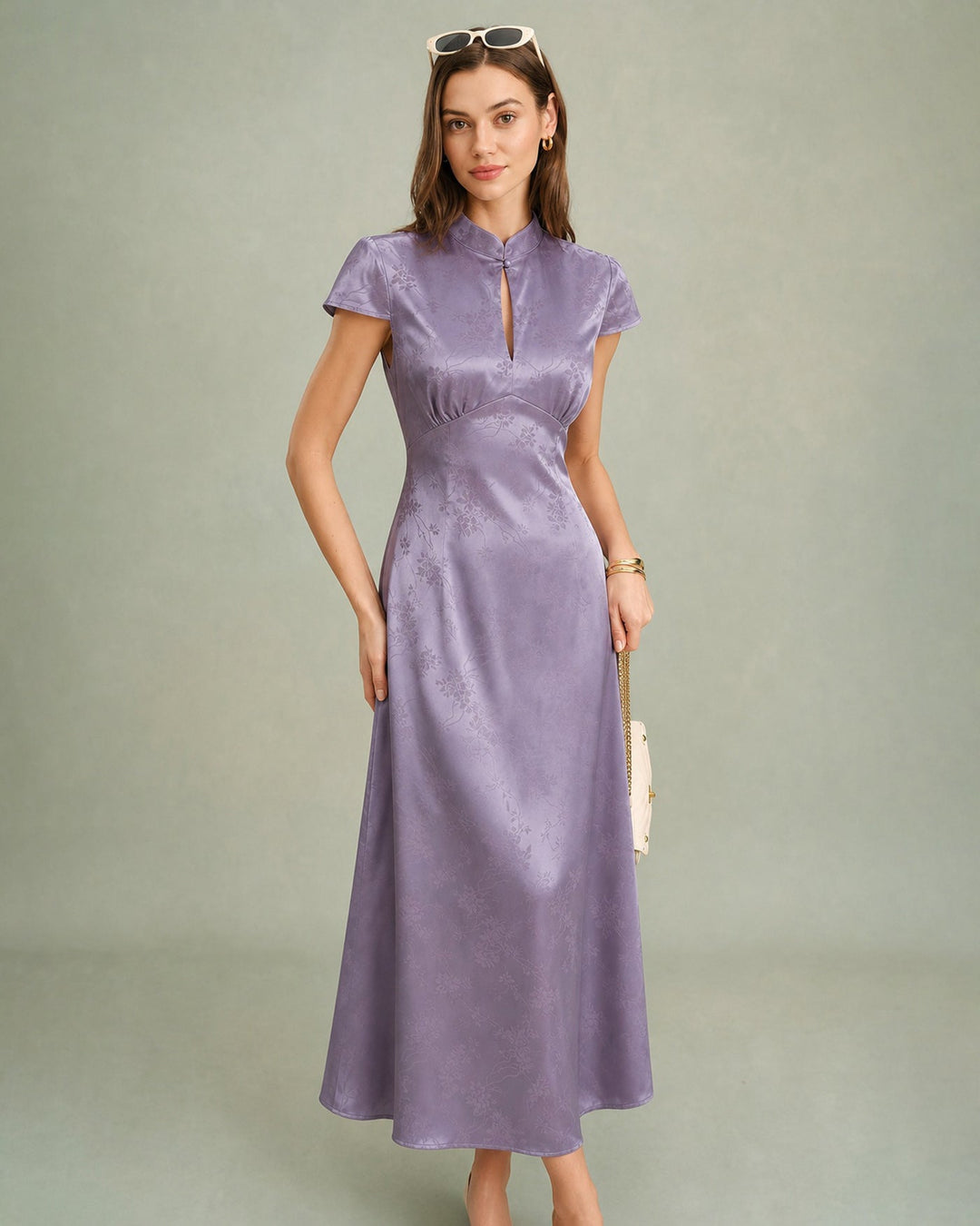 Vestido Maxi de Satén con Cuello Mandarín y Abertura