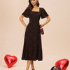Vestido Midi Floral Negro con Cuello Cuadrado y Mangas de Mariposa