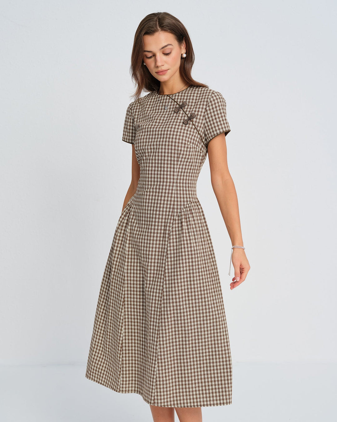 Vestido Midi de Cuadros Marrón con Cuello Redondo