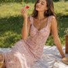 Vestido Midi Rosa con Escote en V y Volantes