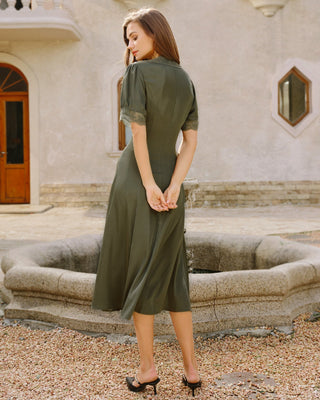 Vestido Midi de Satén Verde con Encaje