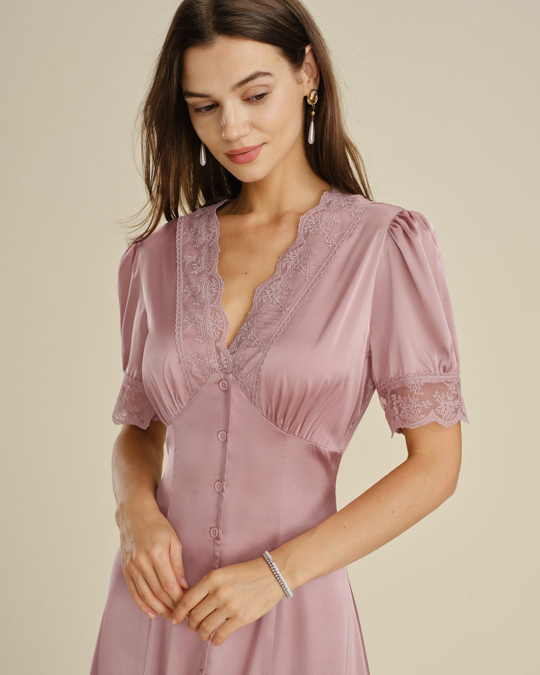 Vestido Midi de Satén con Encaje Rosa