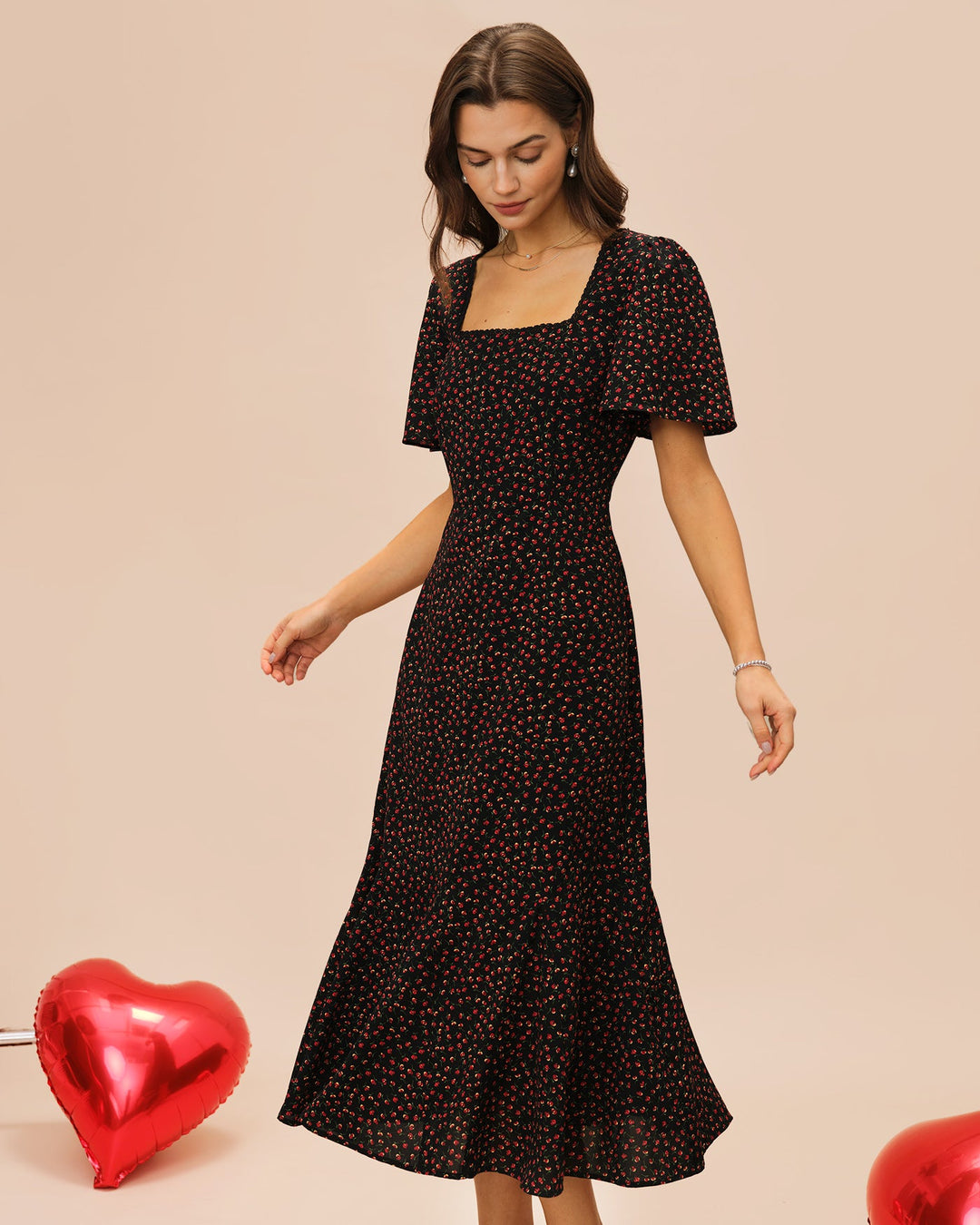 Vestido Midi Floral Negro con Cuello Cuadrado y Mangas de Mariposa