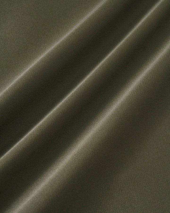 Vestido Midi de Satén Verde con Encaje