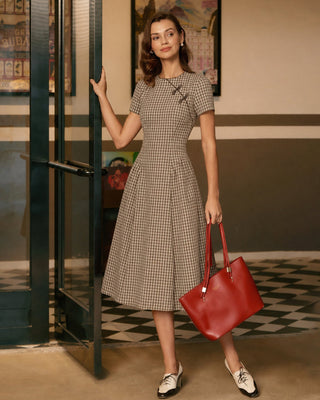Vestido Midi de Cuadros Marrón con Cuello Redondo